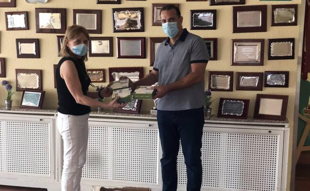 Rotary Cáceres entrega material de protección a cuatro centros para combatir posibles rebrotes del covid-19