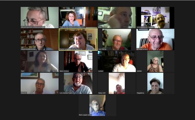 La Plataforma del Voluntariado de Mérida enseña a los mayores a utilizar las videoconferencias