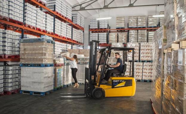 AEEF e Ibercaja recaudan fondos para los bancos de alimentos extremeños