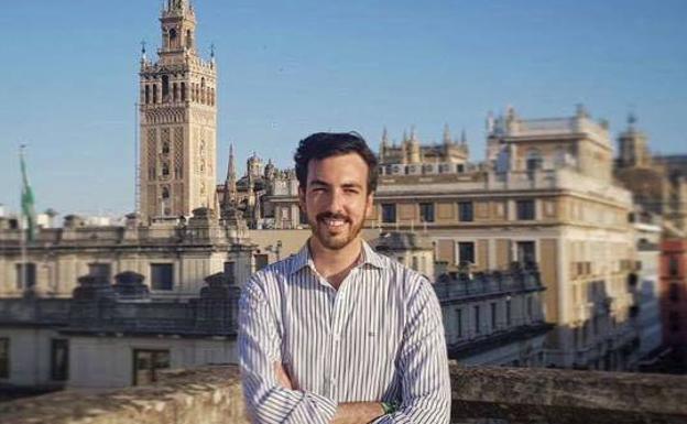 Un legionario salva de morir atragantado al pintor José Tomás Pérez Indiano en un restaurante de Badajoz