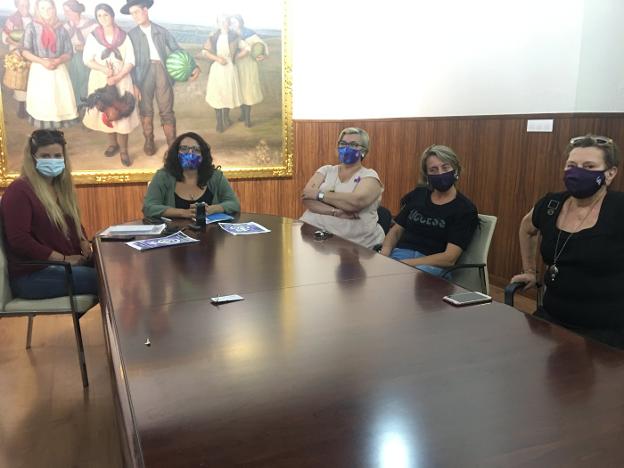 Colectivo 8M, una asociación de mujeres de Almendralejo con vocación de ayuda