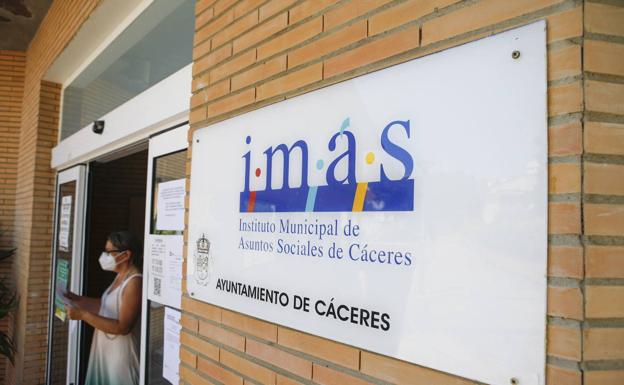 Más de un millar de familias cacereñas se benefician ya de ayudas sociales municipales