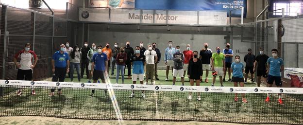 Pádel solidario para ayudar al pacense Carlos Lucas