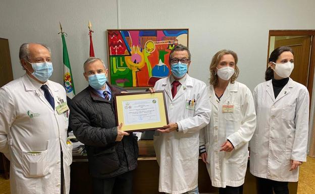 La UEx premia a la Asociación Española Contra el Cáncer en Badajoz