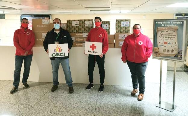 Empleados del Grupo de Empresas de El Corte Inglés donan juguetes nuevos para niños vulnerables