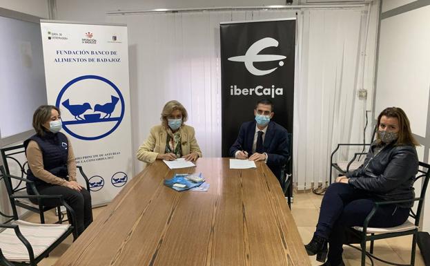 Los empleados de Ibercaja y la Fundación del Banco donan 6.000 euros el Banco de Alimentos