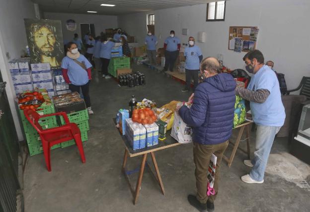 Cristo de la Victoria duplica las familias atendidas en el Banco de Alimentos