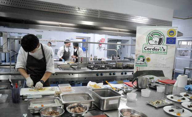 Corderex dona mil raciones de carne de cordero certificada al Banco de Alimentos y a residencias de mayores