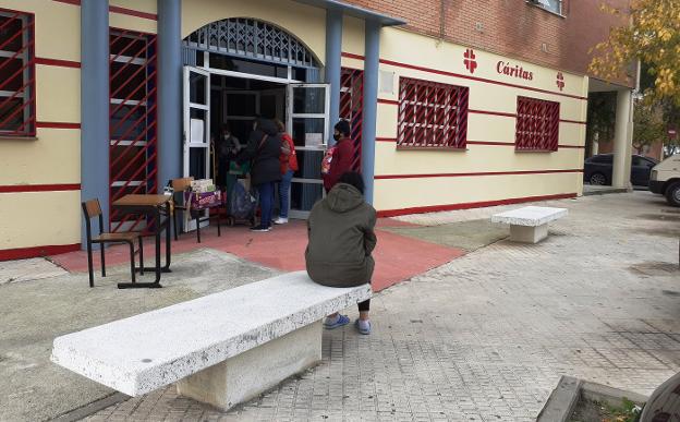 Cáritas incrementa los gastos de personal y ayuda a familias en Navalmoral