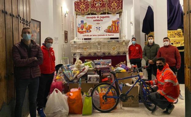 Jerez y sus pedanías se vuelcan con la recogida solidaria de juguetes del grupo joven del Coronado