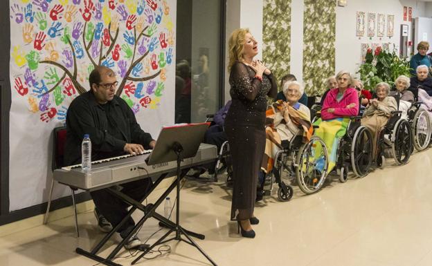 Pilar Boyero ofrecerá un concierto íntimo a favor de la asociación ELA Extremadura
