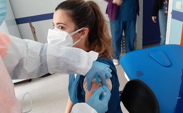 Aspace Cáceres recibe la primera dosis de la vacuna contra la covid-19