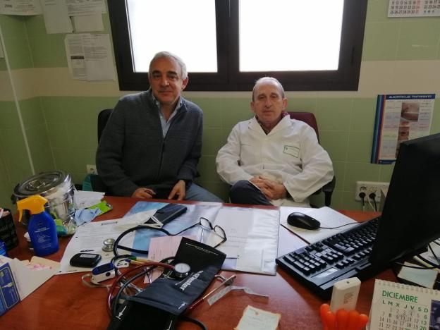 Peraleda homenajea al enfermero Antonio López por su jubilación