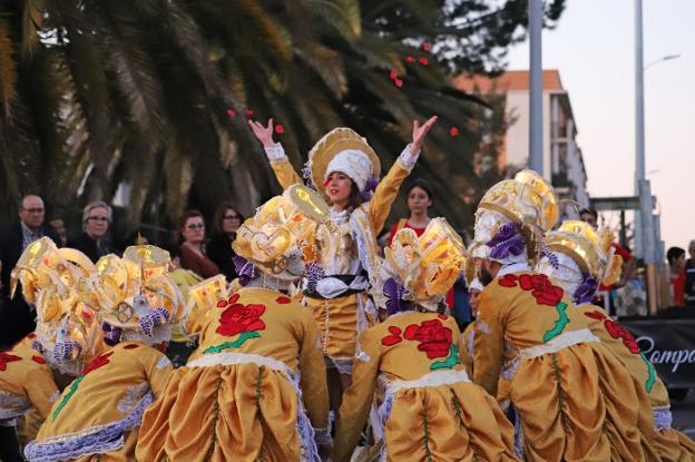 La comparsa Themba de Don Benito se reinventa para ser solidarios también en estos carnavales