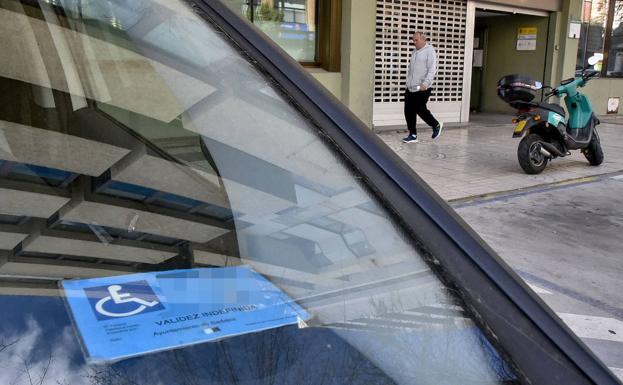 Cáceres ajusta la ordenanza a la normativa regional de las tarjetas para personas con discapacidad