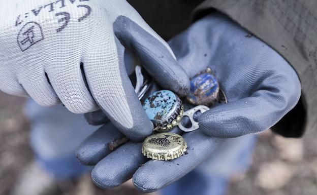 Se buscan voluntarios para recoger basura de las riberas de ríos y embalses de doce localidades pacenses