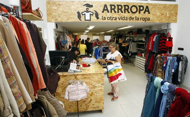 Cáritas abrirá en a finales de abril la primera tienda de ropa de mano en la región | Solidario - Hoy