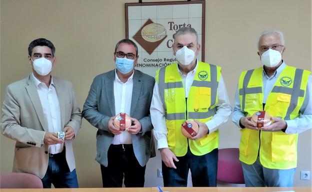 La DOP Torta del Casar renueva su compromiso solidario con el Banco de Alimentos de Cáceres