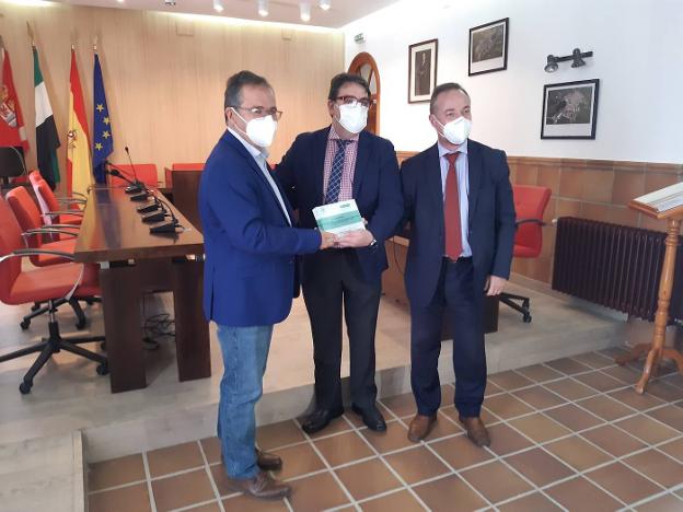 Reconocimiento público a Casar por la acogida a los menores del centro Tecum