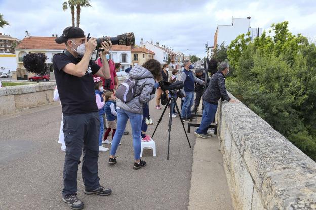 Adenex enseña a identificar y anillar aves en el Guadiana
