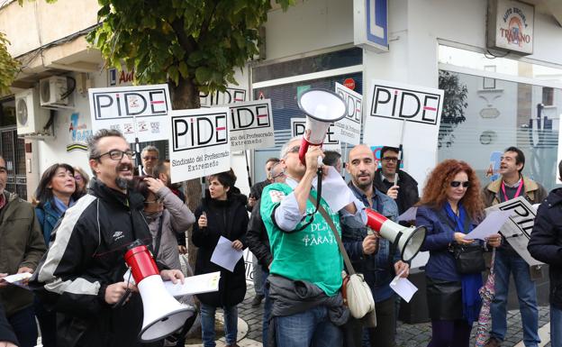 PIDE entregará a la Asociación Oncológica Extremeña los 4.860 euros de su subvención sindical