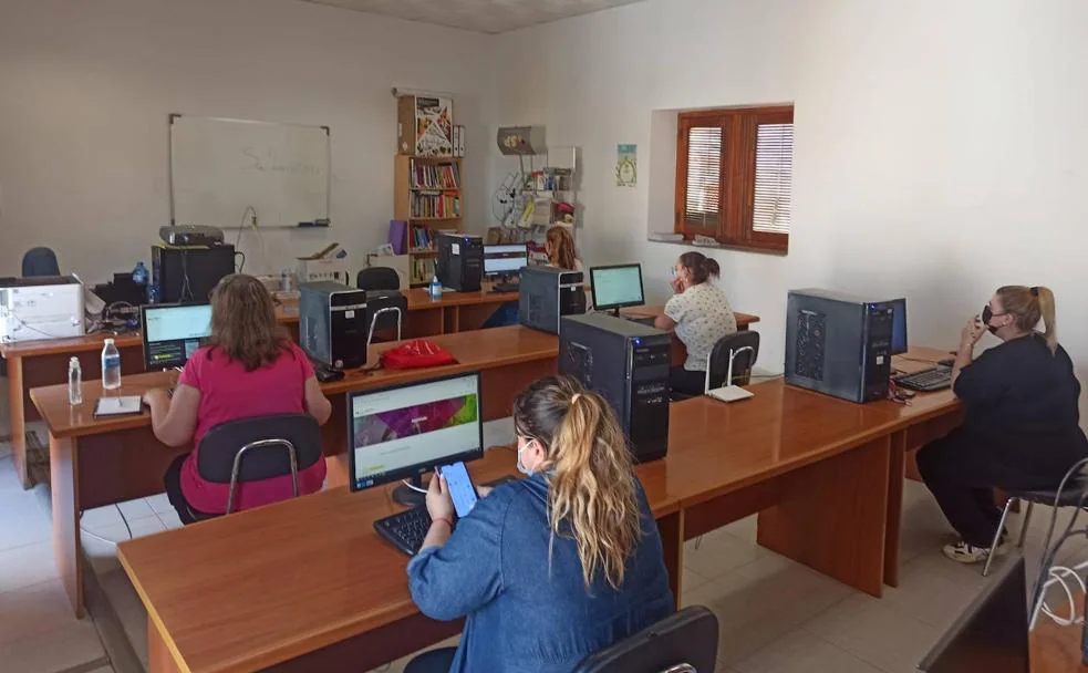 Cursos de informática para reducir la brecha digital del pueblo gitano