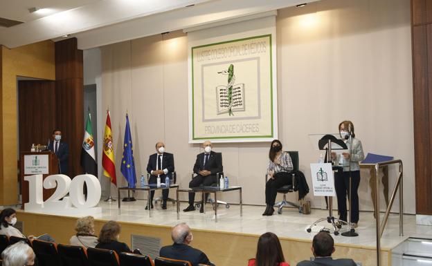 El Colegio de Médicos de Cáceres premia dos proyectos solidarios
