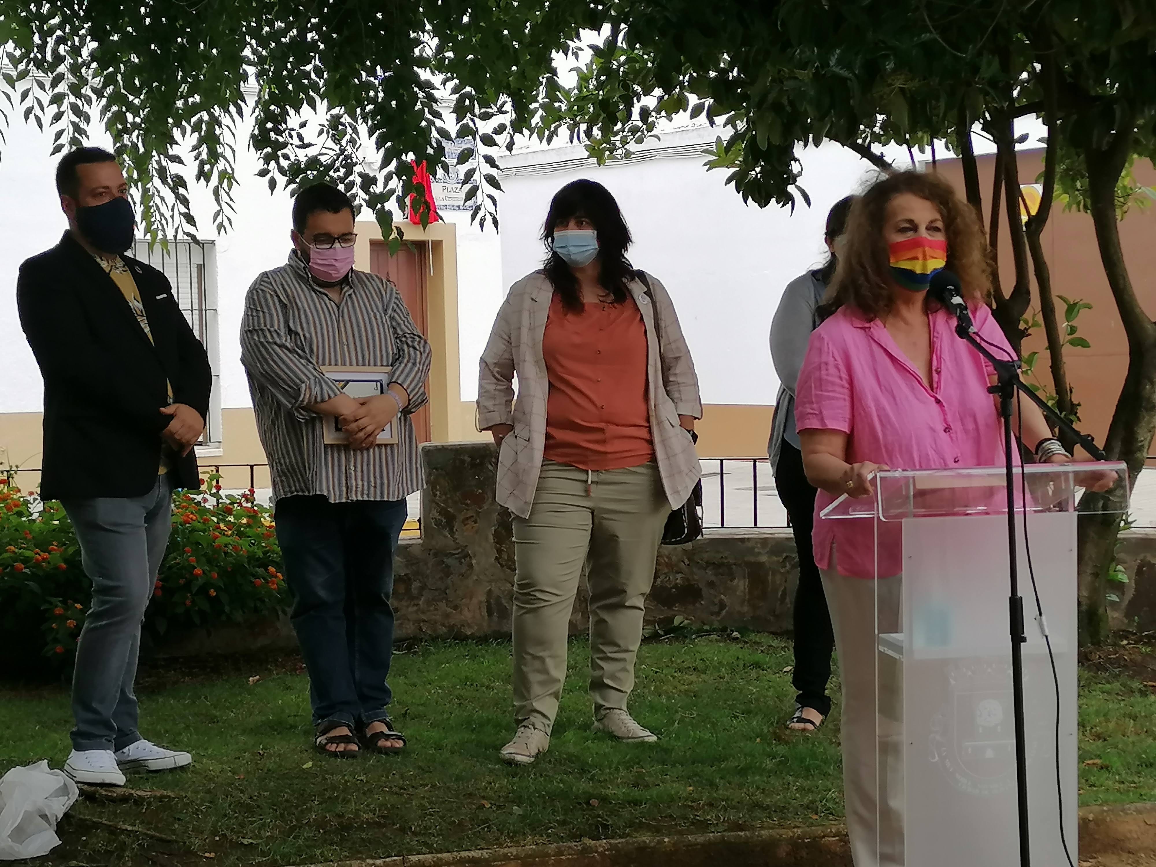 La Plaza de la Diversidad lleva al callejero oliventino la lucha por una sociedad igualitaria
