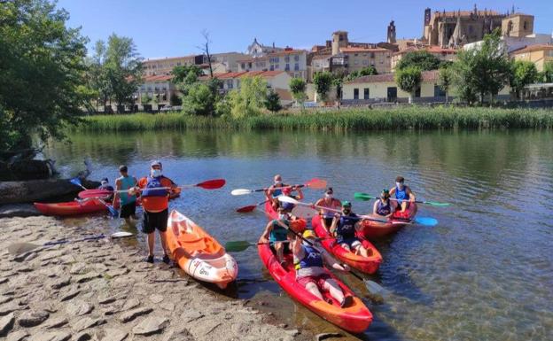El club Río Jerte y Placeat se unen en favor del piragüismo inclusivo