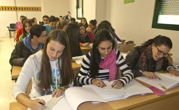 La ONCE apoya a casi 7.400 estudiantes ciegos en su 'vuelta al cole' con formación digital y tecnología accesible