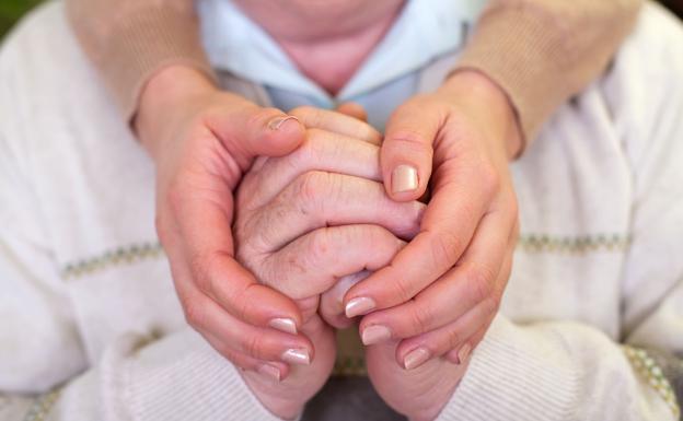 La Asociación Parkinson Extremadura animan a asistir a una jornada virtual sobre la enfermedad