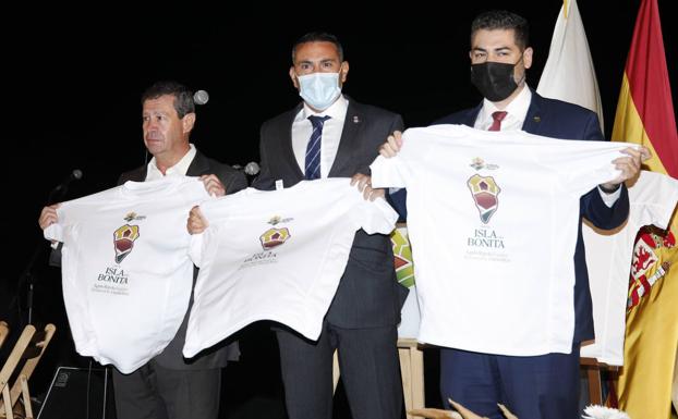 Los Pueblos más Bonitos de España en Extremadura, se vuelcan con los vecinos de La Palma