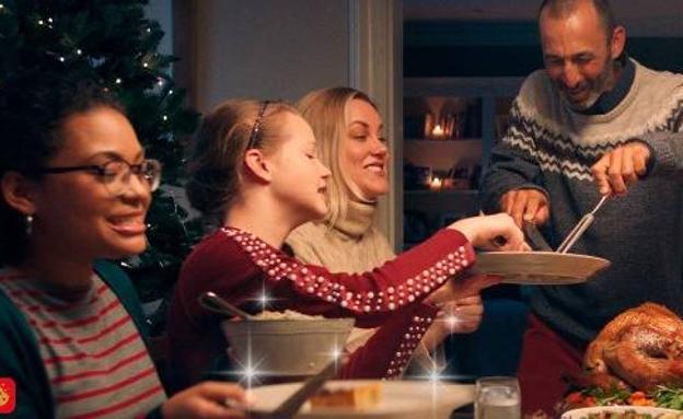 Las entidades CETEX, Cáritas Diocesana Mérida- Badajoz, junto a Coca-Cola, reparten 1000 comidas de Navidad en Badajoz