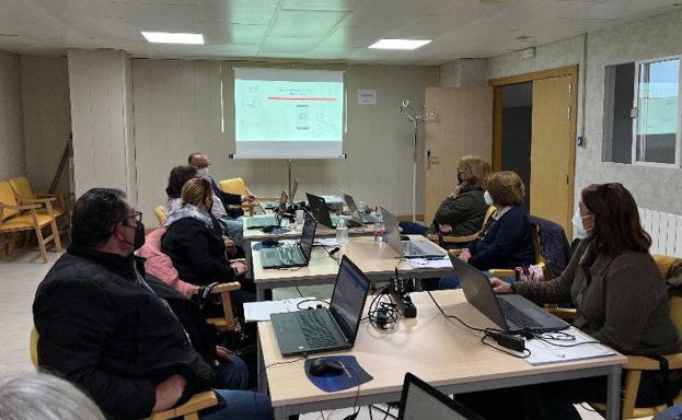 Fundación CB continúa apostando por la alfabetización digital en las personas mayores