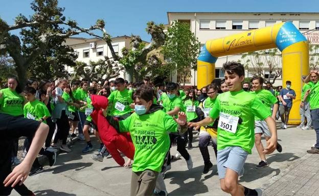 El IES Maestro Gonzalo Korreas dedica la V carrera solidaria a la investigación contra el cáncer