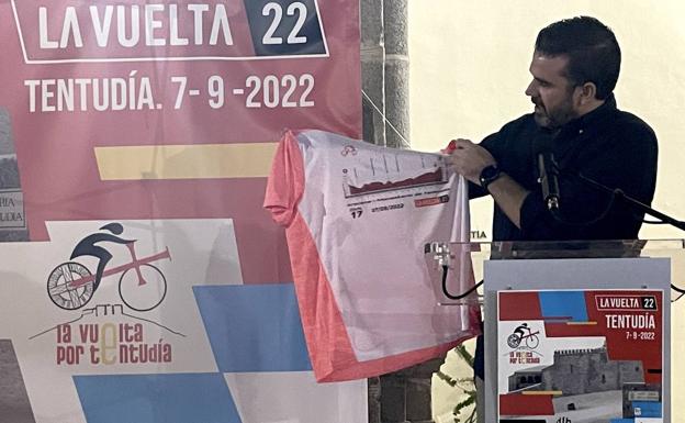 Camisetas solidarias con motivo del paso por Tentudía de la Vuelta Ciclista a España