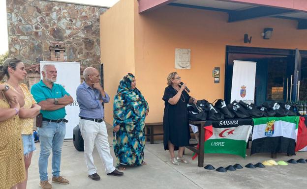 Familiares y niños del programa 'Vacaciones en Paz' disfrutan de una jornada de convivencia en Don Benito