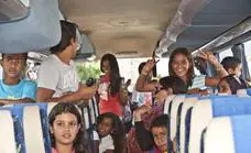 Los niños saharauis que han pasado el verano en Extremadura iniciaron este martes su viaje de vuelta