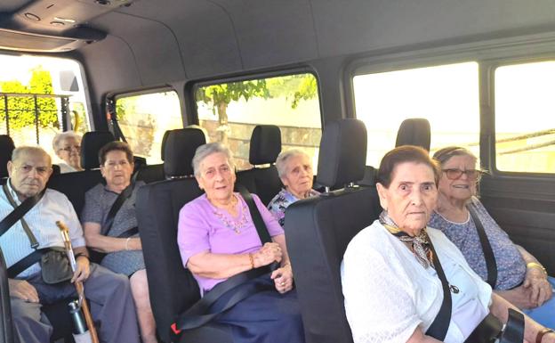 La Residencia de Mayores de La Zarza estrena un vehículo adaptado