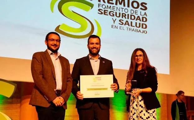 El Ayuntamiento de Cáceres recibe un premio por prevenir riesgos y reducir la accidentalidad en la ayuda a domicilio