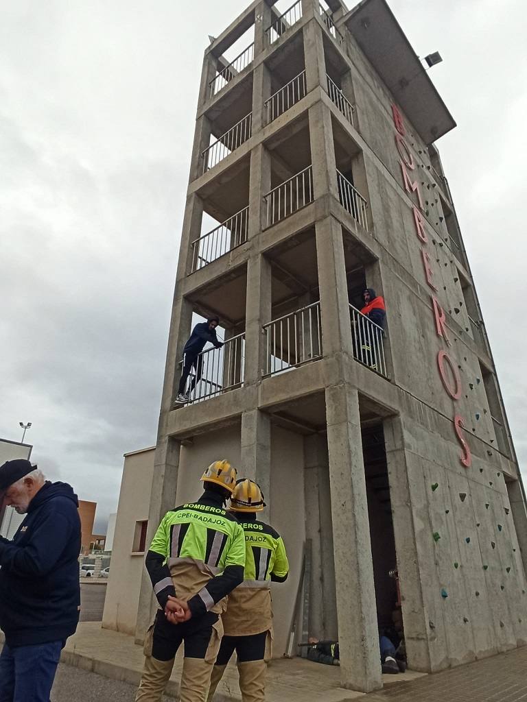 Los bomberos del CPEI amplían su formación para salvar vidas ante el aumento de suicidios