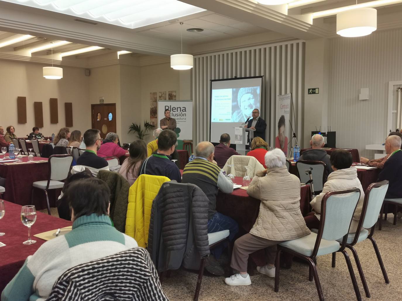 Plena inclusión Extremadura reivindica una atención integral centrada en la persona mayor