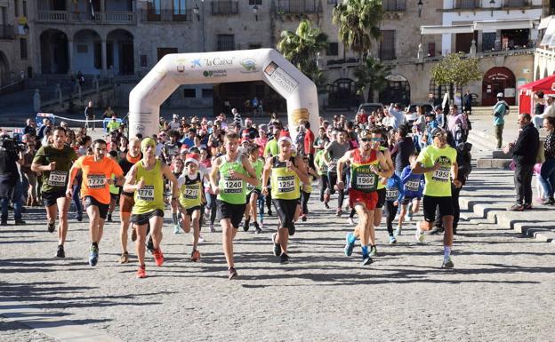La Junta colabora con la organización de más de una veintena de carreras San Silvestre solidarias por toda la región