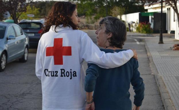 Cruz Roja en Extremadura acompaña a personas que se encuentran en aislamiento social