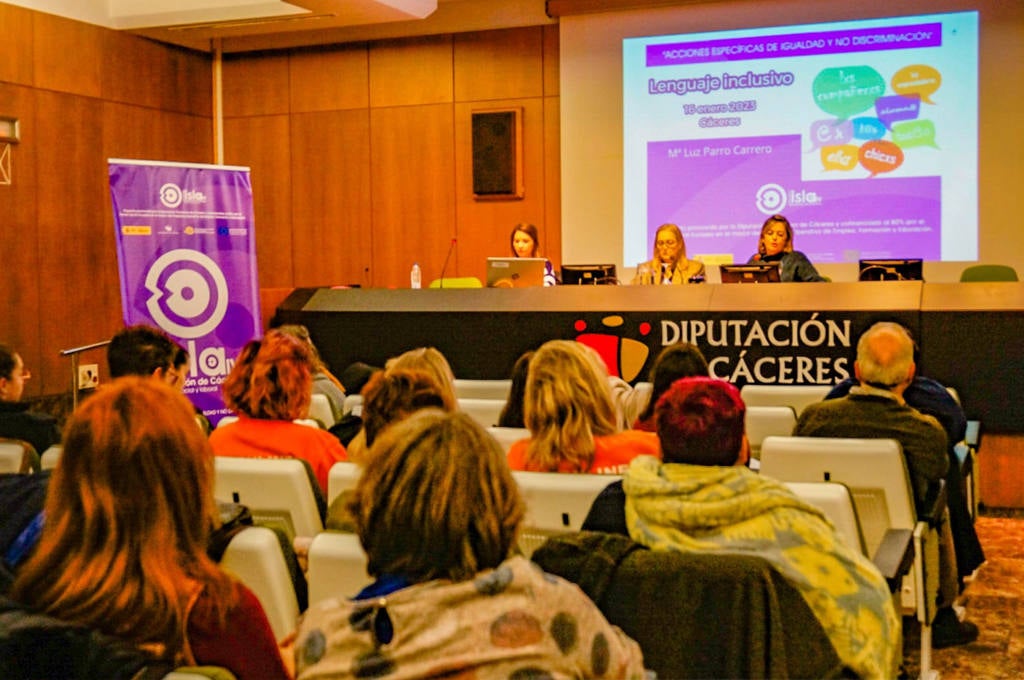 Comienza 'Isla IV Acciones de igualdad y no discriminación' con una jornada de lenguaje inclusivo en Cáceres