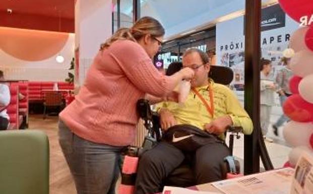 Unas 40 personas con discapacidad participan en un programa de Cocemfe Cáceres para consolidar una vida independiente