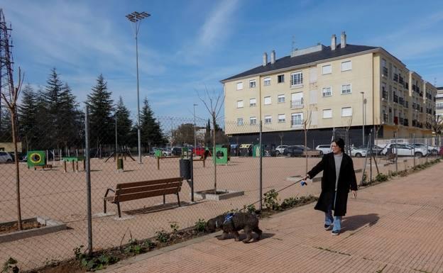 Termina la obra del parque para perros de Jardines del Guadiana en Badajoz