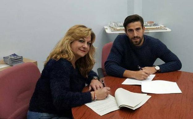 Joselu, nuevo delantero del San Fernando CD