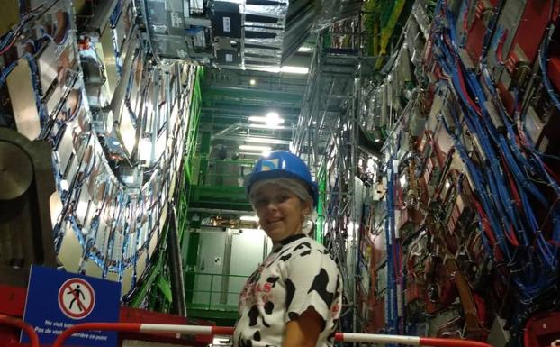 Elena María Pijuán Zazo visita el acelerador de partículas del CERN en Suiza