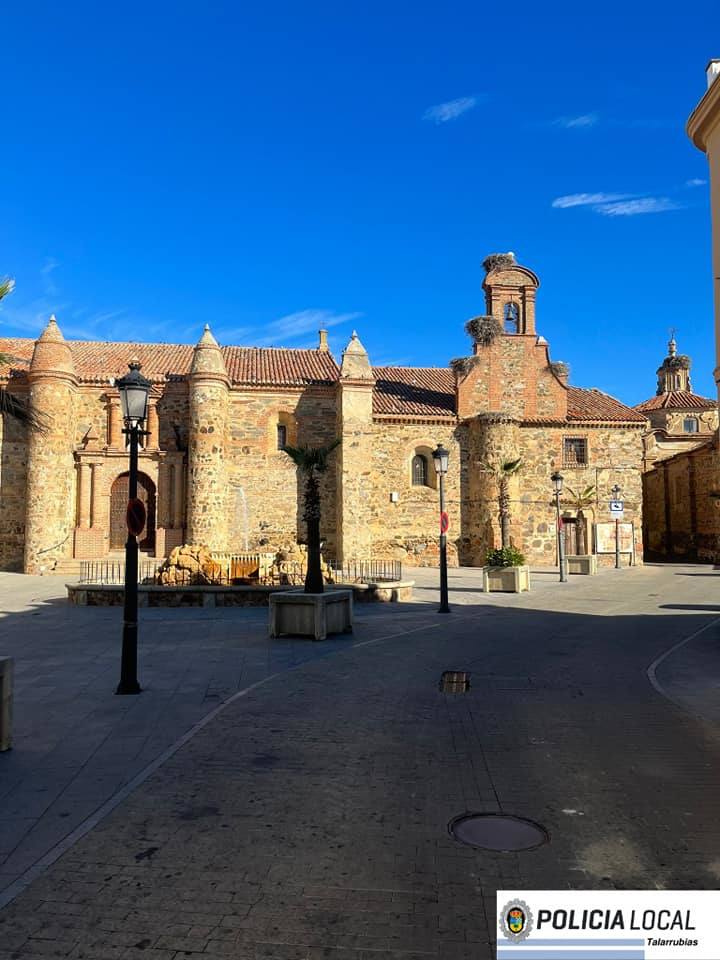 Prohibido el estacionamiento en la línea interior de la Plaza de España